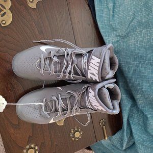 NEW WITH TAG NIKE AIR HUARACHE METAL CLEATS  SIZE 8 GREY
